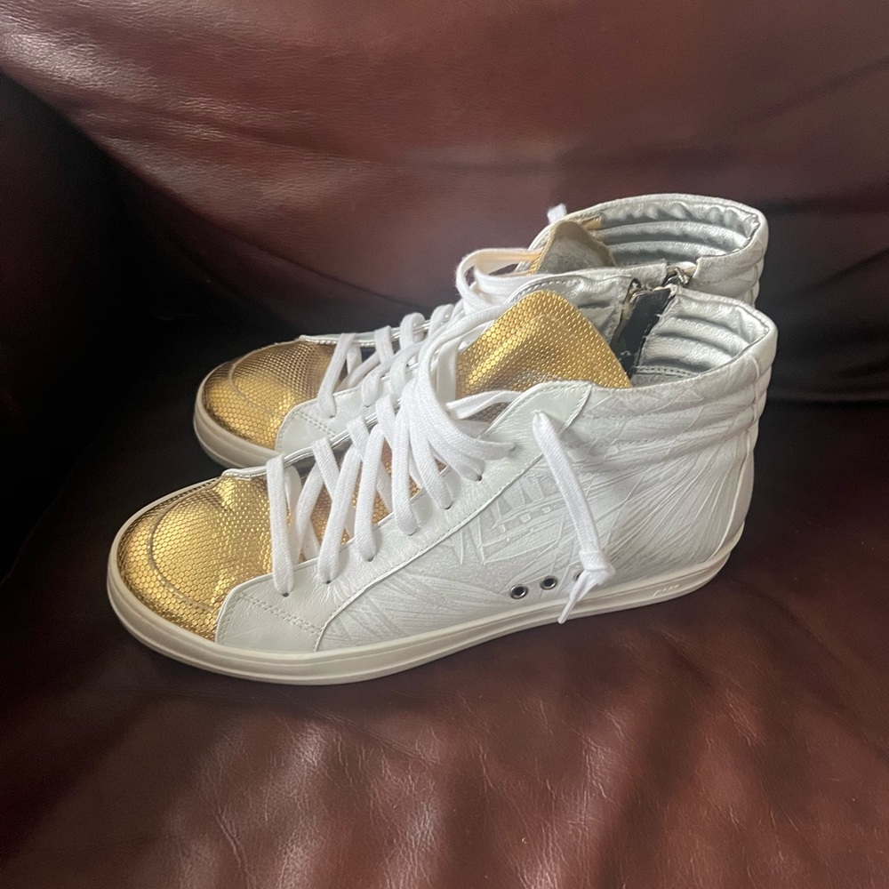 P448 DUSTY TENNIS